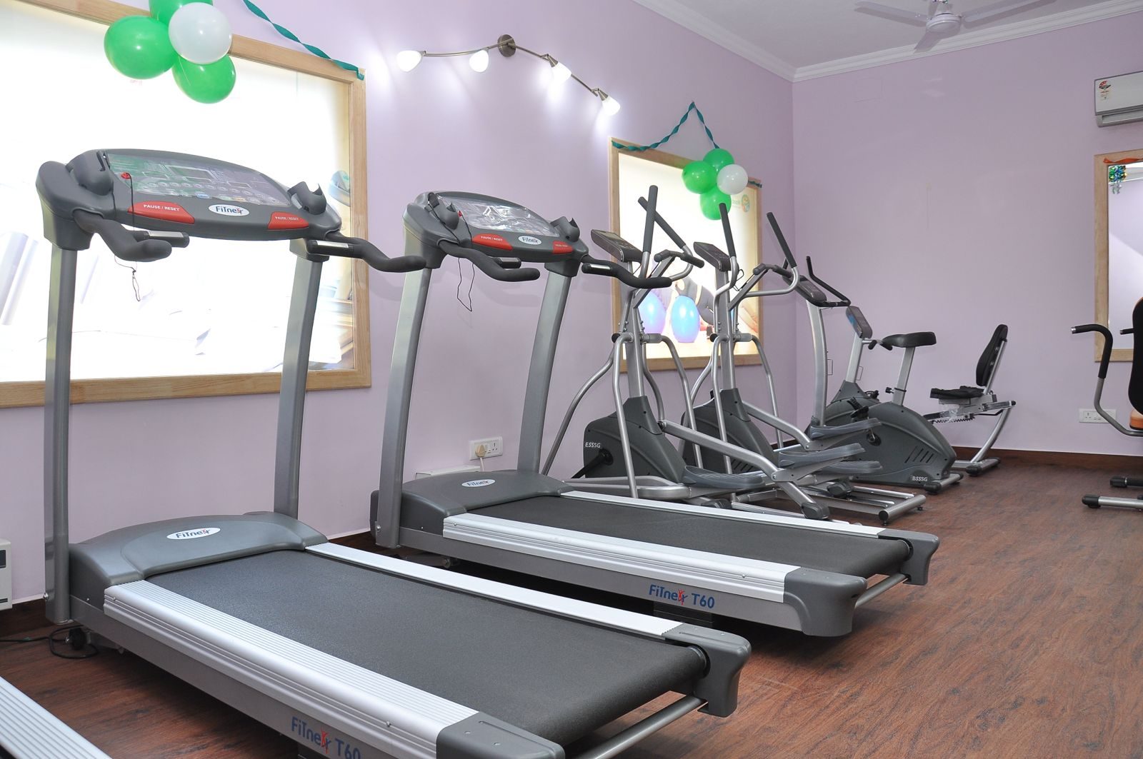 Treadmills and cross-trainers in the CFME exercise unit